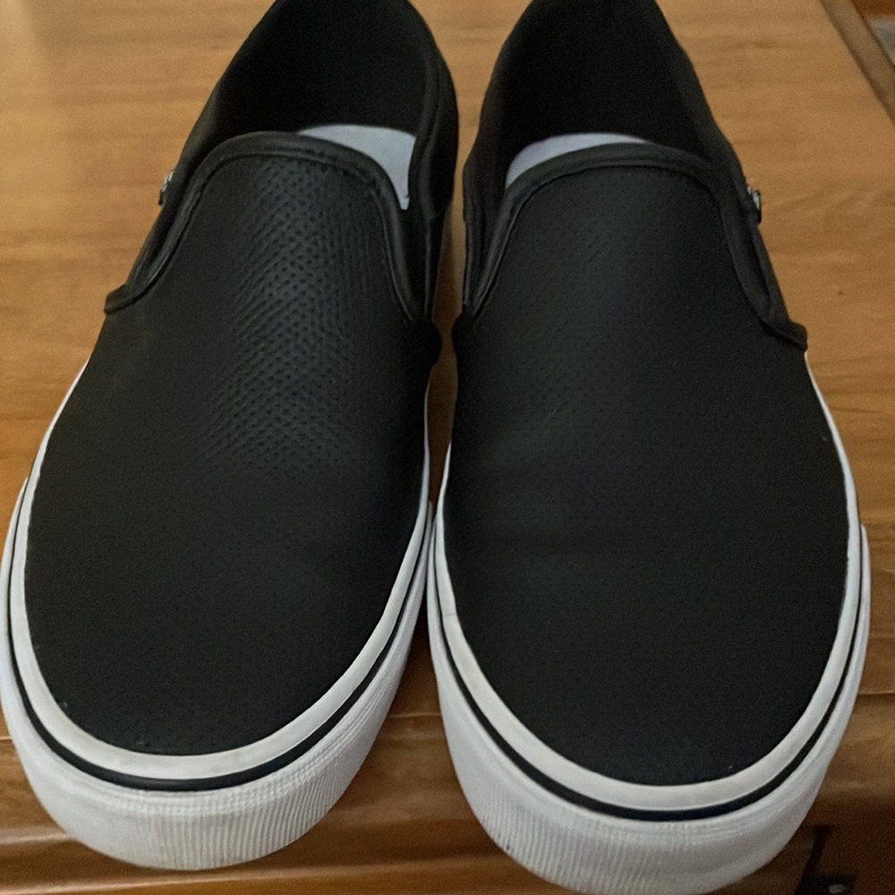 Sneakers - Picture 4 of 7